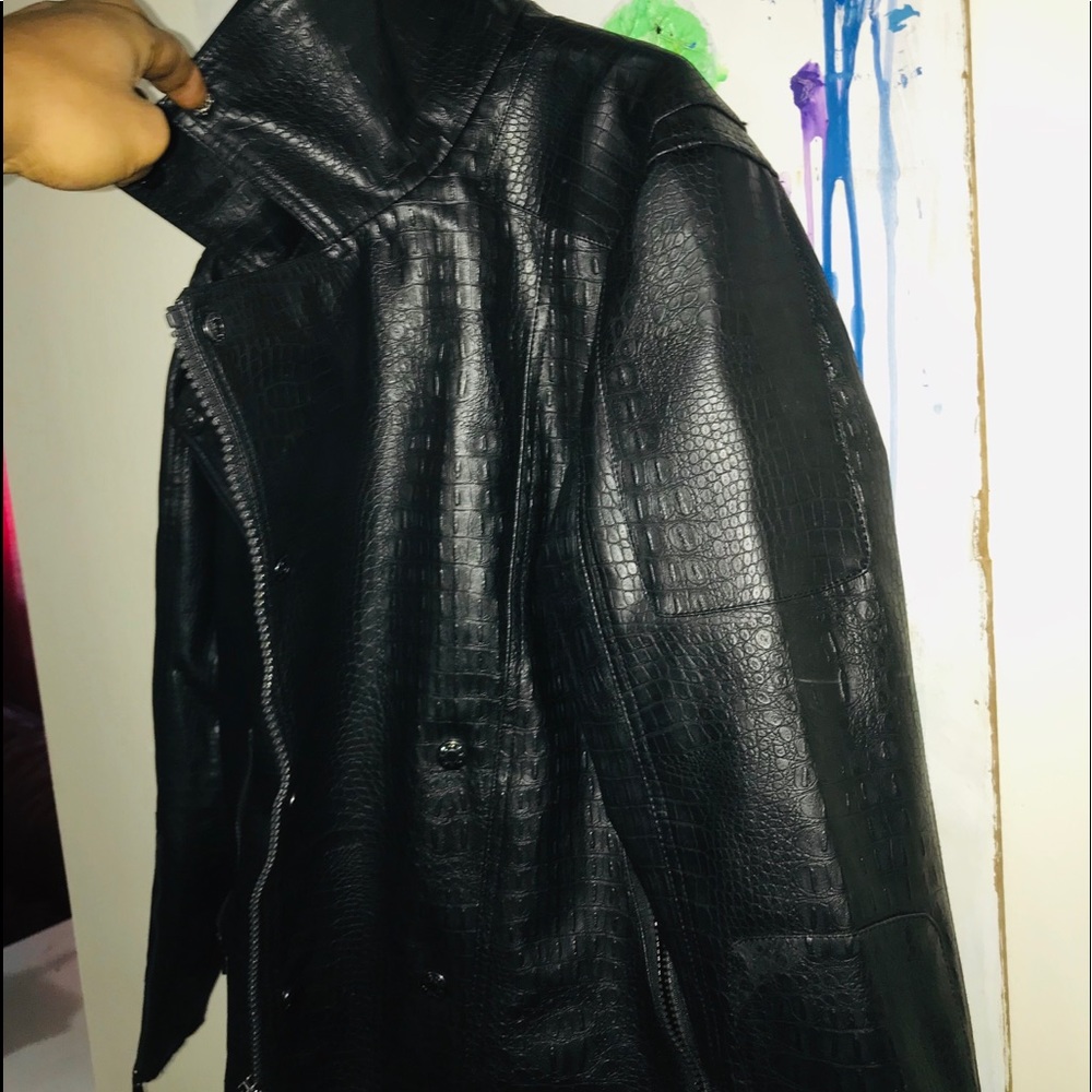 New with Tags Men’s leather with alligator print